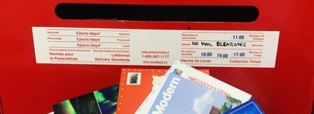 Sending and receiving mail brings joy to “snail mail” club subscribers. (Photo via snailmailcanada’s Instagram page.)