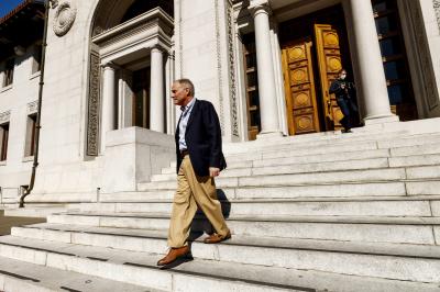 David Card, winner of the 2021 Nobel Prize in economics, walks through the University of California, Berkeley campus in Berkeley, California, on October 11, 2021. (AP Photo/Noah Berger) 