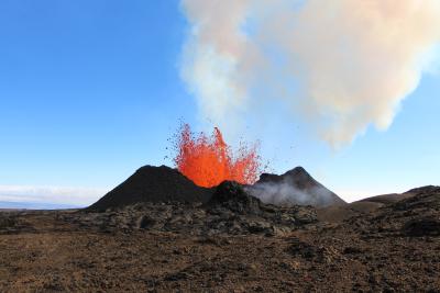 Mauna Loa erupting on December 3, 2022. (Photo via the U.S. Geological Survey.) Mauna Loa erupting on December 3, 2022. (Photo via the U.S. Geological Survey.)