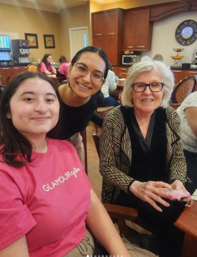 Student volunteers visit retirement homes to give makeovers and chat with seniors. (Photo: Glamour Girls McMaster via Instagram.)