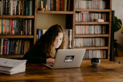 AI can make it hard to tell what is real and what is fake in the online world. (Photo: Annie Spratt via Unsplash.) AI can make it hard to tell what is real and what is fake in the online world. (Photo: Annie Spratt via Unsplash.)