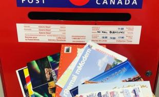 Sending and receiving mail brings joy to “snail mail” club subscribers. (Photo via snailmailcanada’s Instagram page.)